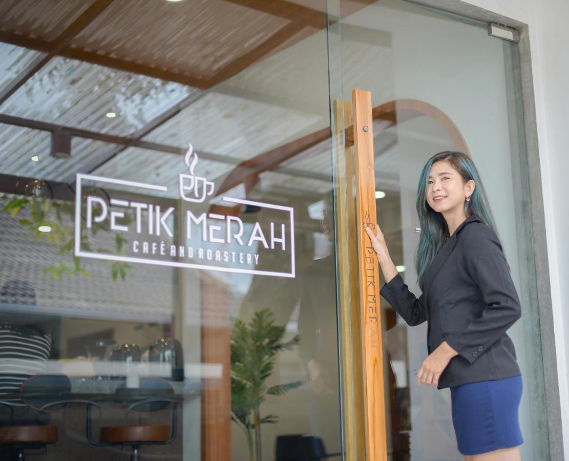 Petik Merah Homestay Pakualaman Bagian luar foto