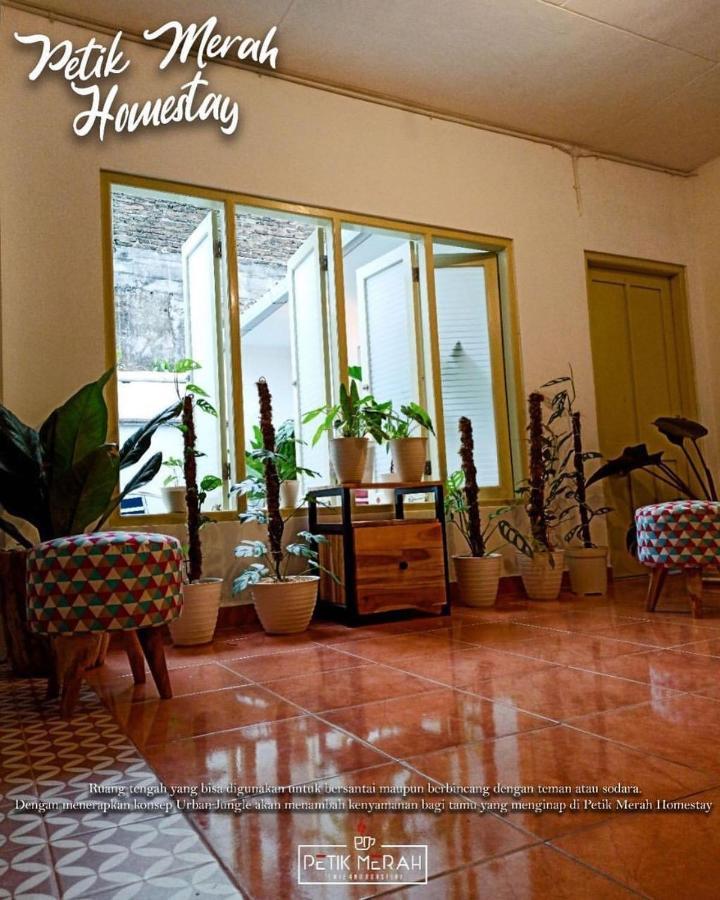 Petik Merah Homestay Pakualaman Bagian luar foto